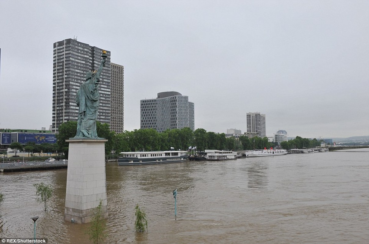 Tran lu lut o Paris nam 1910 qua anh